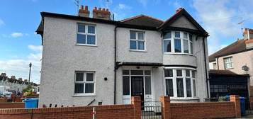 4 bedroom semi-detached house to rent