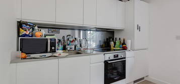 Flat to rent in New Apex Court, 47 Grange Walk SE1