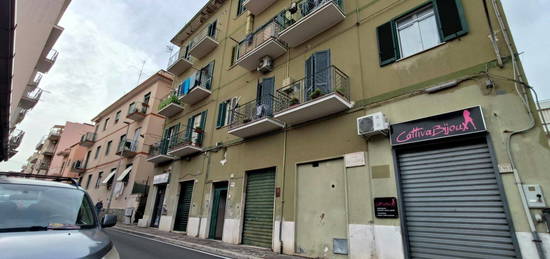 Bilocale buono stato, piano rialzato, Centro, Formia