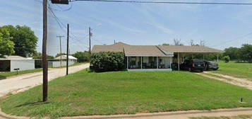 901 S Avenue C, Olney, TX 76374