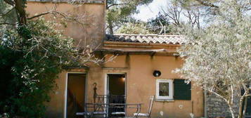 Maisonnette indépendante, 1 chambre, jardin, parking, air conditionné, 7km Aix