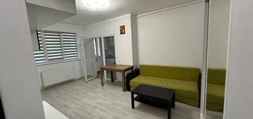 Apartament de 2 camere, 40 mp, decomandat, centrala, parcare, zona Berceni