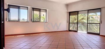 ARRENDAMENTO - Apartamento T3 em Carcavelos