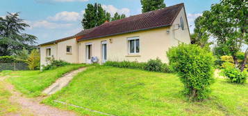 Maison de 120m2 avec jardin et piscine à Savigné-sur-Lathan