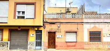 Casa adosada en calle Badajoz, Los Barreros, Cartagena