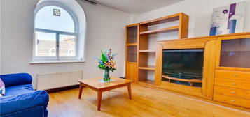 2 bed flat to rent