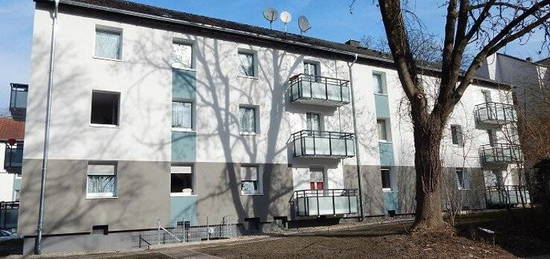 sanierte 2-Zi-Wohnung mit Balkon in zentraler Lage