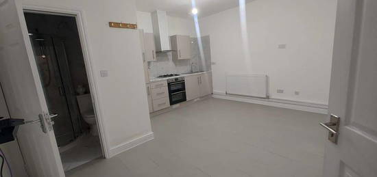 1 bedroom ground floor flat to rent