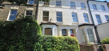 Flat to rent in Blackstock Road, London N4