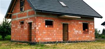 Dom w stanie surowym otwartym na wsi