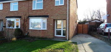 3 bed semi-detached house to rent