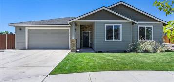 2413 NW 9th Ct, Redmond, OR 97756