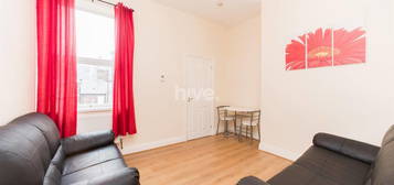 Flat to rent in Simonside Terace, Heaton, Newcastle Upon Tyne NE6