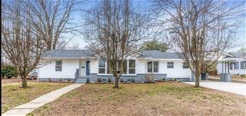 109 N Olive St, Searcy, AR 72143