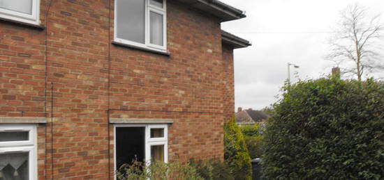 4 bedroom semi-detached house to rent