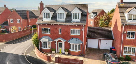 5 bedroom detached house