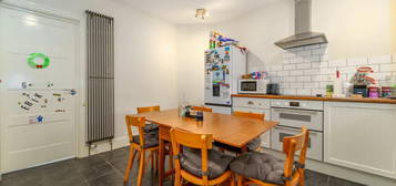 2 bedroom maisonette for sale