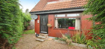 2 bed semi-detached house for sale