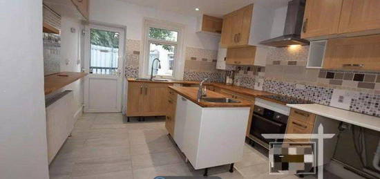 4 bed maisonette to rent