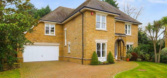 5 bedroom detached house