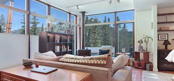 113 NE Cave Ave #204, Banff, AB T1L 0A1