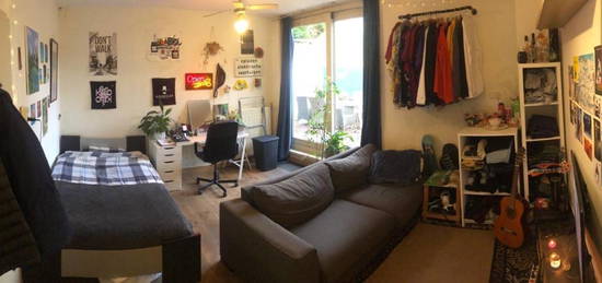 Room in international student house