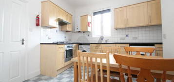 2 bedroom maisonette