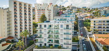 Apartamento T3 Arrendamento em São Martinho,Funchal