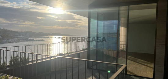 Apartamento T4 Novo de Luxo na Marginal do Rio Douro com vista para Foz