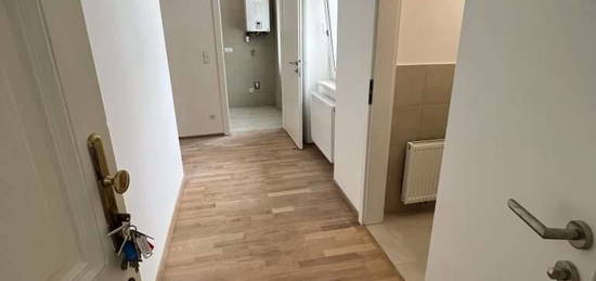 HELLE 2. ZIMMER WOHNUNG IM 3. STOCK MIT LIFT - ZU VERKAUFEN ...