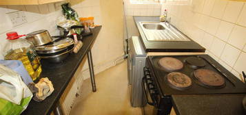 Flat to rent in Cedar Road, Leicester LE2