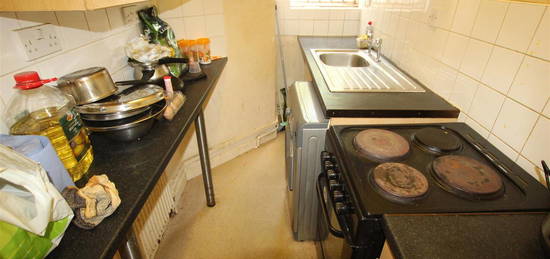 Flat to rent in Cedar Road, Leicester LE2