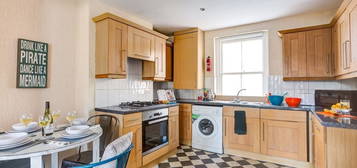 Terraced house to rent in Richmond Road, Brighton BN2