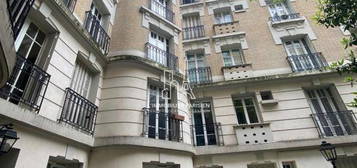 CIMETIERE DE MONTMARTRE - RUE DAMREMONT - STUDETTE 9.04 m²