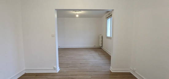 Appartement  à louer, 4 pièces, 2 chambres, 63 m²