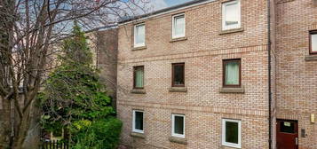 3 bedroom flat for sale