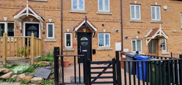 3 bed town house for sale