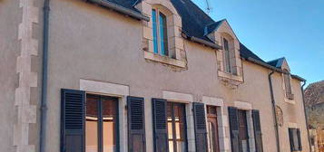 Maison de bourg avec piscine dans l'Indre