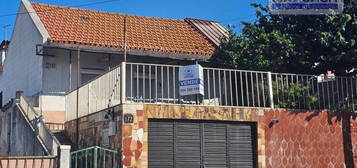 EXCLUSIVO - Moradia T2 +2 com terraço e garagem para remolar - Alto...