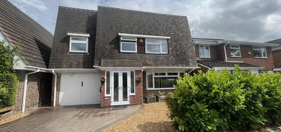 5 bedroom detached house