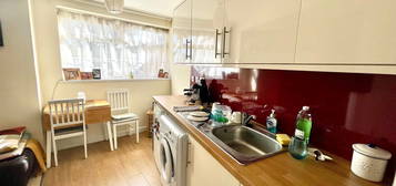 Flat to rent in Windway Road, Cardiff CF5