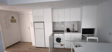 Apartamento de alquiler en Avenida de Rosalía de Castro, Ensanche - Sar