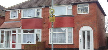 3 bed semi-detached house to rent