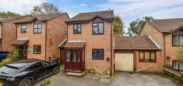 3 bedroom link detached house for sale