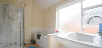 5 bedroom terraced house to rent