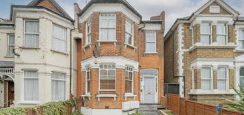 Flat for sale in Colney Hatch Lane, London N10