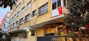 BAKIRKÖY İNCİRLİ CADDEYE 2 BİNA ÇOK YAKIN 2+1 SATILIK DAİRE