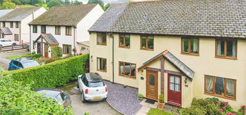 5 bedroom semi-detached house for sale