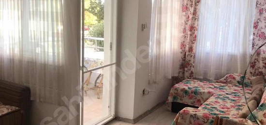 Sarımsaklı sahilde 1+1 eşyalı kiralık daire