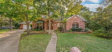 800 Merion Ct, College Station, TX 77845